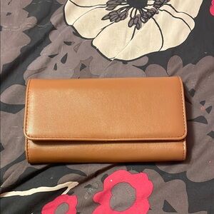 BROWN LEATHER CLUTCH